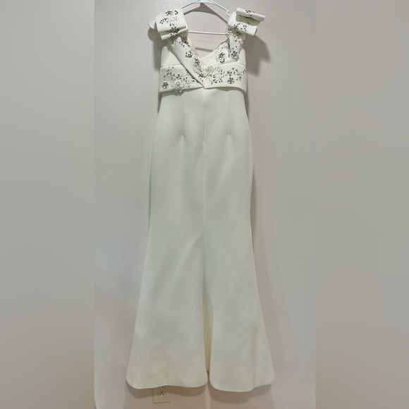 Badgley Mischka White Beaded Off-Shoulder Wedding Gown Size 4 | NWT - Picture 4 of 16